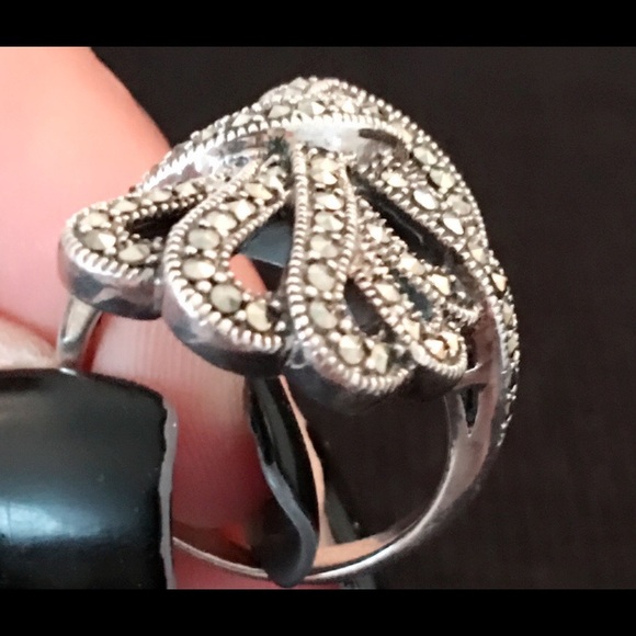 Beautiful ring - Picture 2 of 2