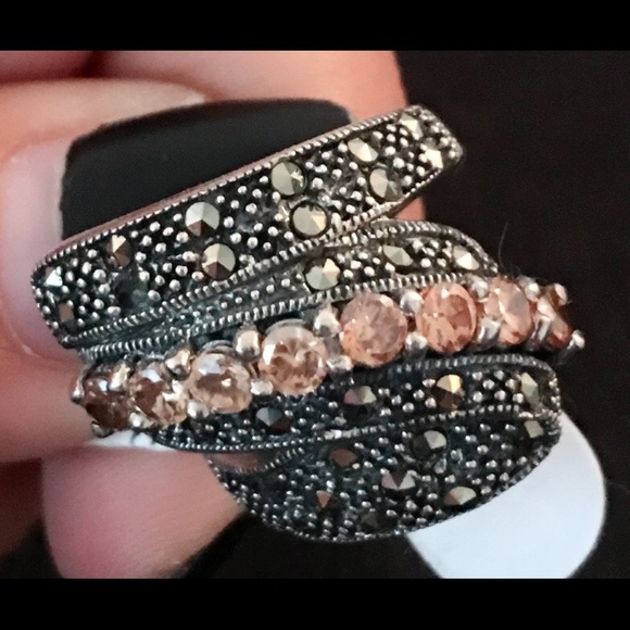 Beautiful ring - Picture 2 of 2