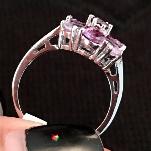 Beautiful ring - Picture 3 of 3