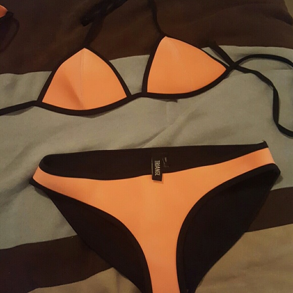 Chloe Triangl bikini with bag.
