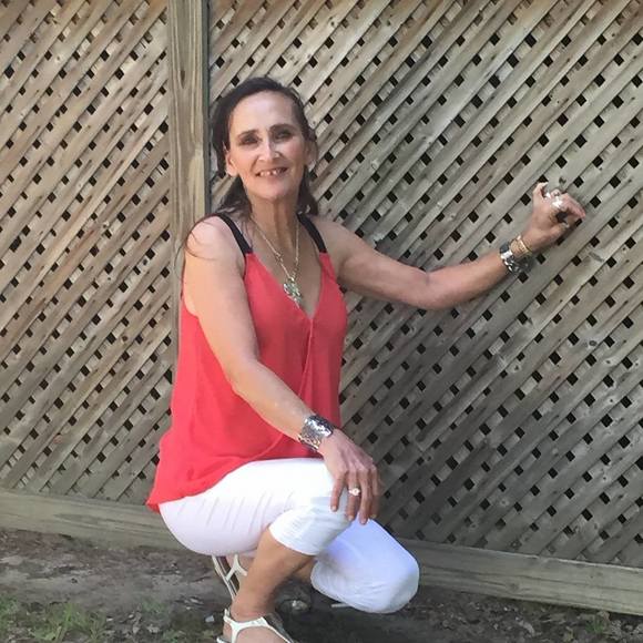 Meet your Posher, Julia - Picture 1 of 1