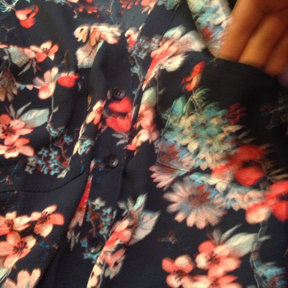 ‼️S O L D ‼️ ADORABLE Brand-new navy floral dress - Picture 2 of 3