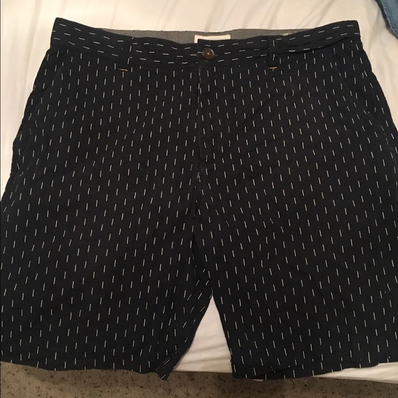 Men's Navy w white line shorts like new condition