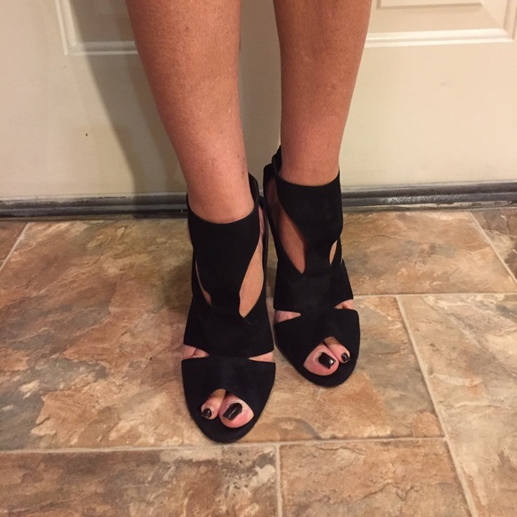 FERGIE beautiful elegant Black Sandals - Picture 3 of 4