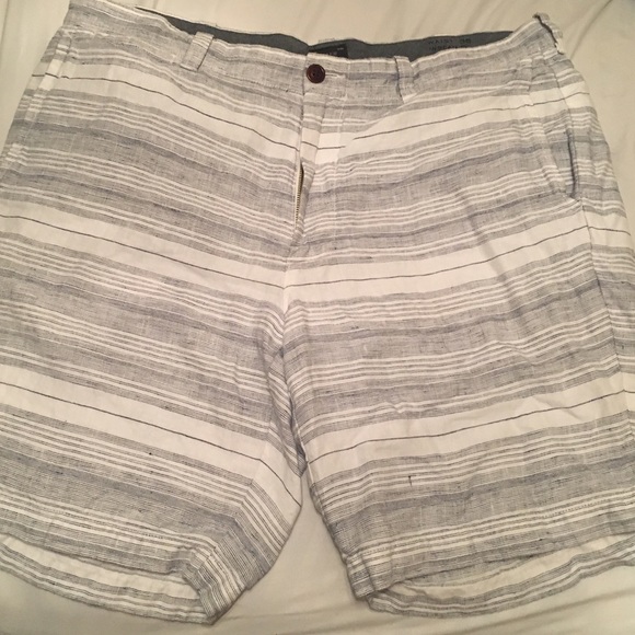 Comfy beachy white and grey Men shorts from Jcrew - Picture 1 of 4