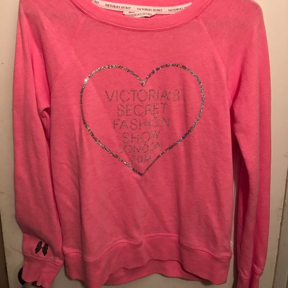 VS London fashion show sweater