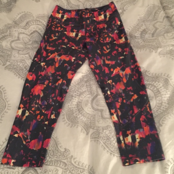Zella size M yoga cropped pants