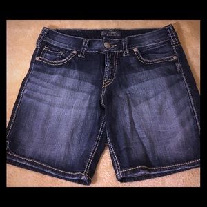Silver Jeans Suki shorts size 29.