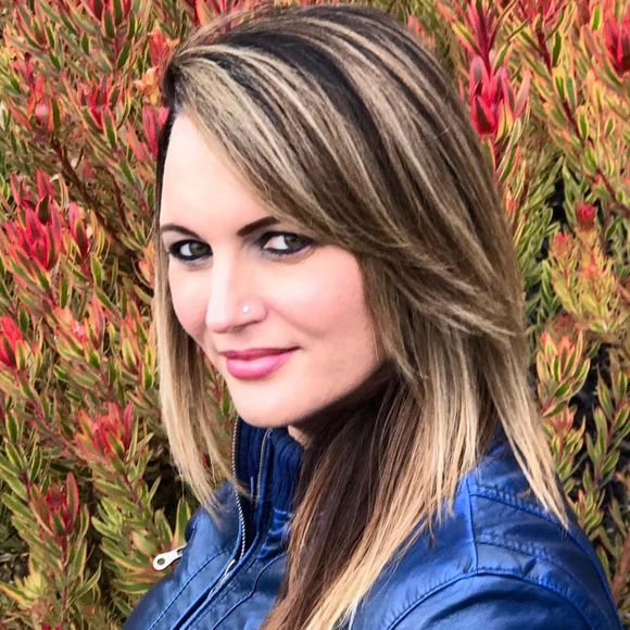 Meet your Posher, Mel - Picture 2 of 2