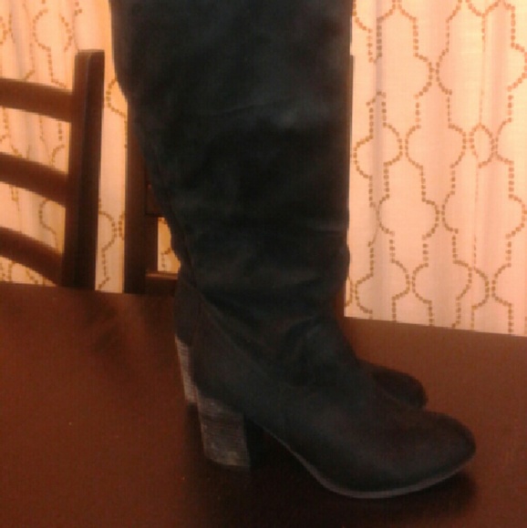 Knee high boots - Picture 1 of 4