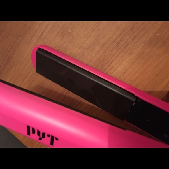 P.Y.T. 100% ceramic straightener