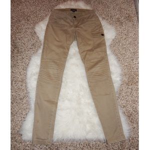 BEBE jeans with side pockets