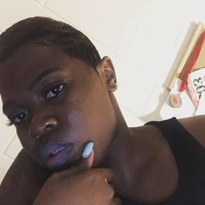 Meet your Posher, Caitlin