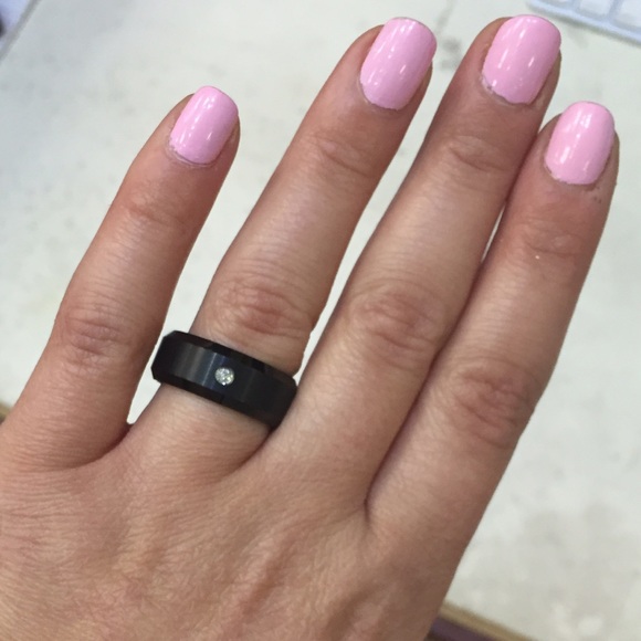 Black tungsten ring with a round genuine diamond - Picture 2 of 2