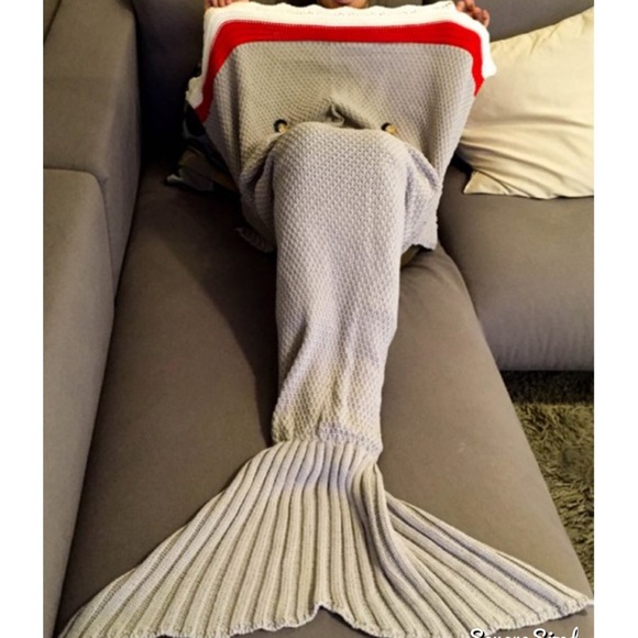 ⭐️Shark Mermaid Blanket ⭐️1 left