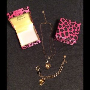 Heart animal print necklace and bracelet set.