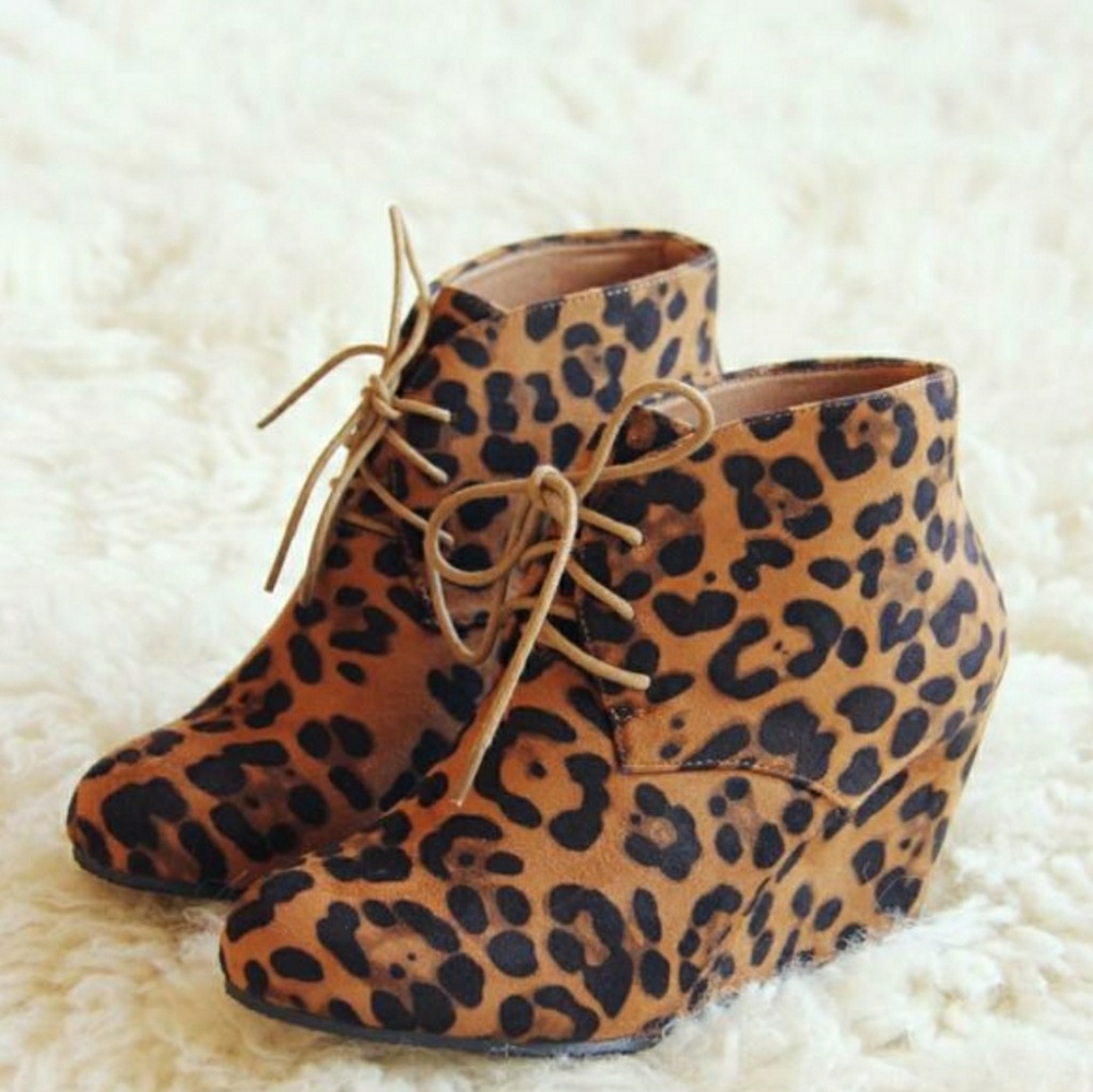 Last 5.5 & 6 🖤💕 Leopard Lace-up Wedge Ankle Boot - Picture 7 of 8