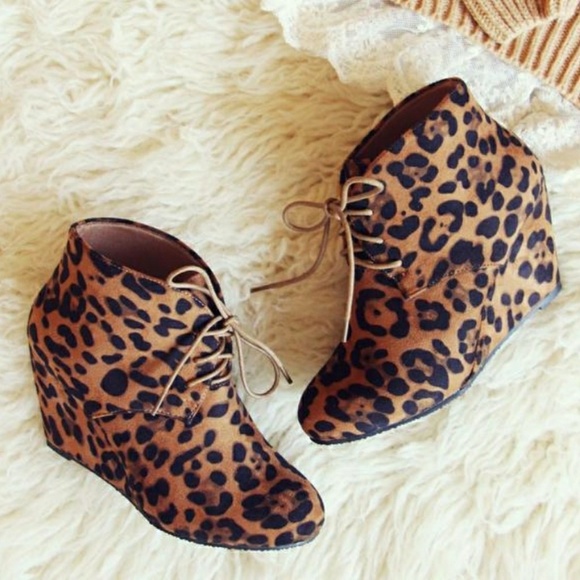 Last 5.5 & 6 🖤💕 Leopard Lace-up Wedge Ankle Boot - Picture 2 of 8