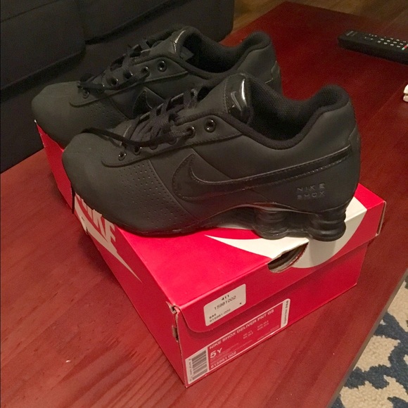 Black Nike Shox