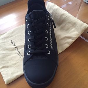 Louis Vuitton black sneakers w zip (mens)