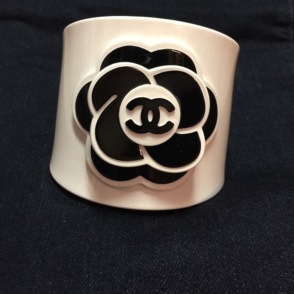 Black and white bracelet