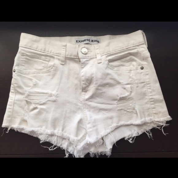 White highwaisted denim shorts