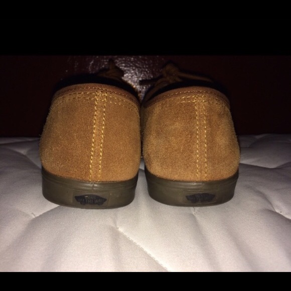 Like New Suede Authentic Lo Pro Vans