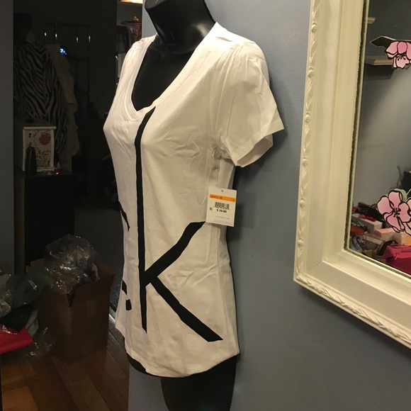 Calvin Klein white/black t shirt. BNWT. 32$ - Picture 3 of 4