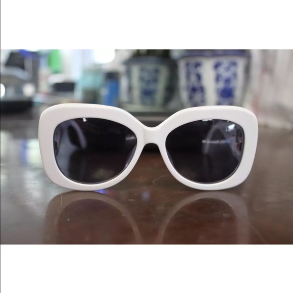 chanel sunglasses white frame