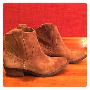 Dolce Vita Colynn Western Ankle Boot