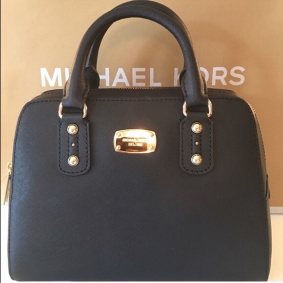 Michael Kors Handbags - 🆕MICHAEL KORS NEW SHOULDER/CROSSBODY BAG 💯 AUTH