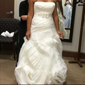 Vera Wang strapless wedding dress STYLE #VW351011