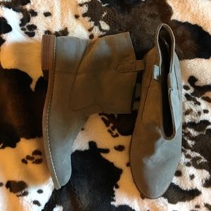 Old Navy booties 🐨