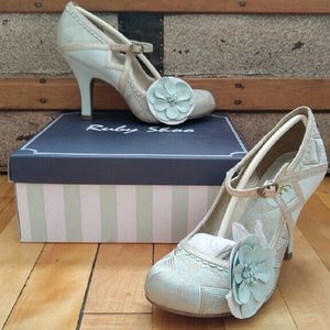 NWT🌸 Modcloth Ruby Shoo Mary Jane Turquoise Heels