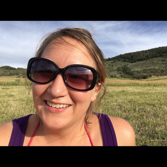 Meet your Posher, Beth - Picture 1 of 1