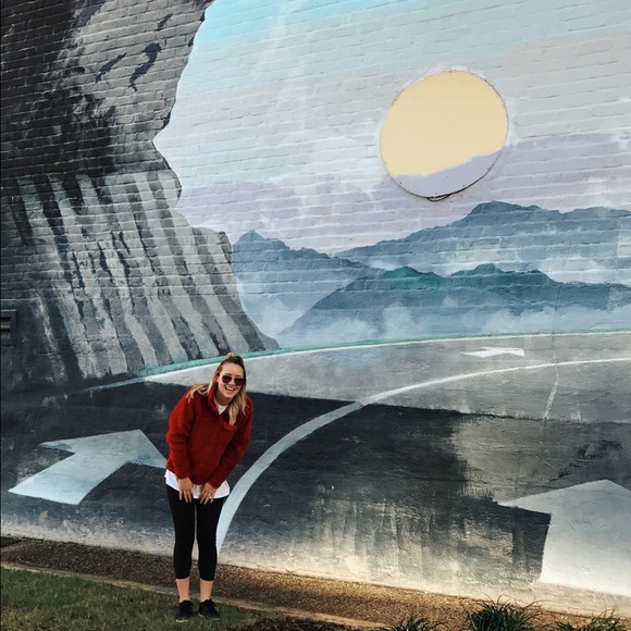 Meet your Posher, Aubree - Picture 1 of 1