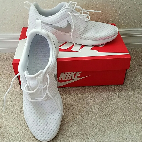 Nike Shoes - Nike Roshe Run Breathe