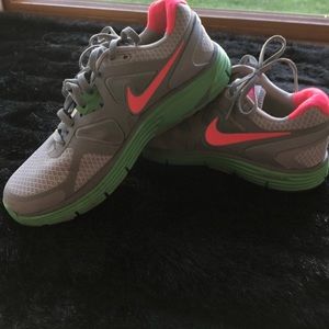 Nike Tennis Shoes