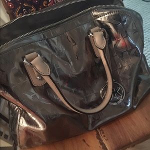 🔥Pewter Metallic Authentic Michael Kors handbag🔥