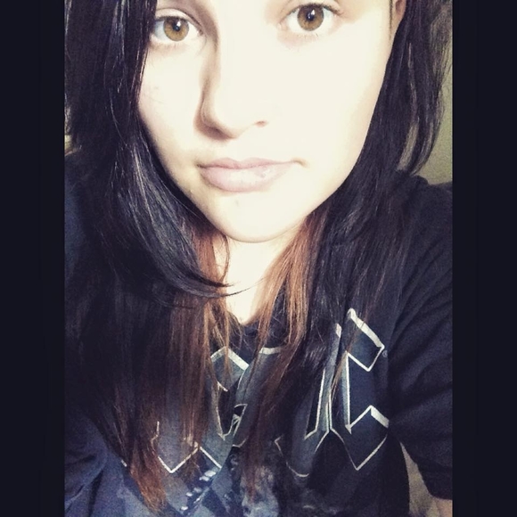 Meet your Posher, Shania