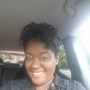 Meet your Posher, Dominique