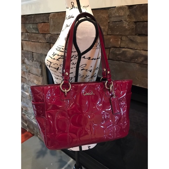Coach Handbags - 💋Gorgeous Red Patent Leather Coach Purse💋