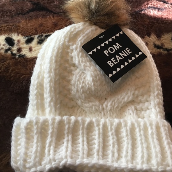 Knit hat - Picture 2 of 2