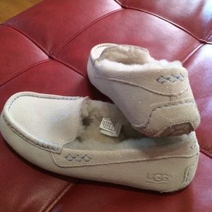 Moving to Canada? You need these Ugg moccasins!