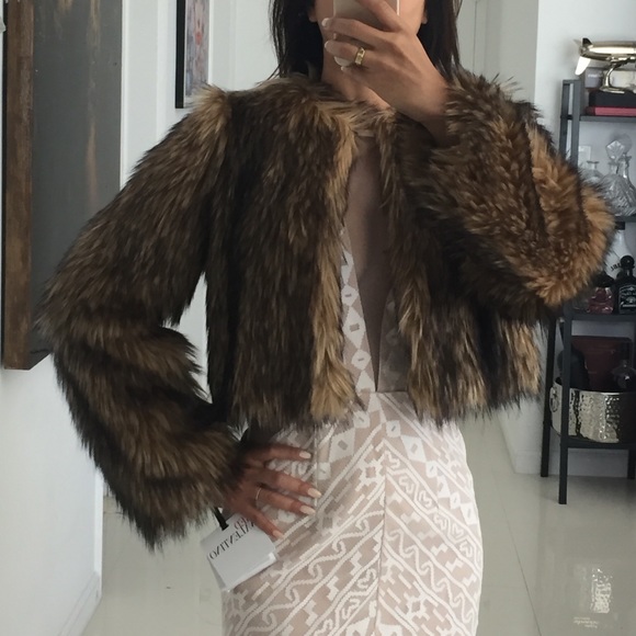 Stunning Valentino Faux Fur Jacket Size 36 NWT - Picture 4 of 4