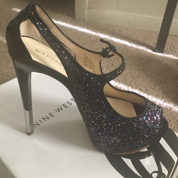 Size 8 - Picture 2 of 2