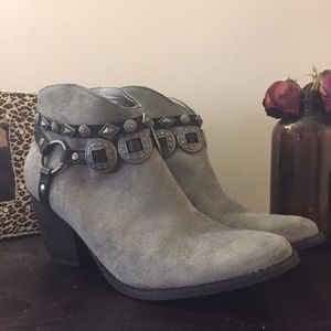 Coconuts by Matisse grey Western Booties