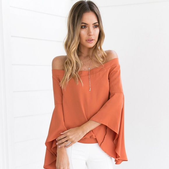 Boutique Tops - SALE // 1️⃣ LRG // KINGDOM Off Shoulder Top