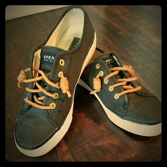 Sperry seacoast canvas sneaker