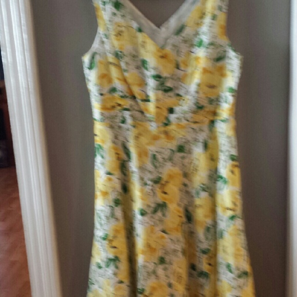 Cute yellow flowered dress